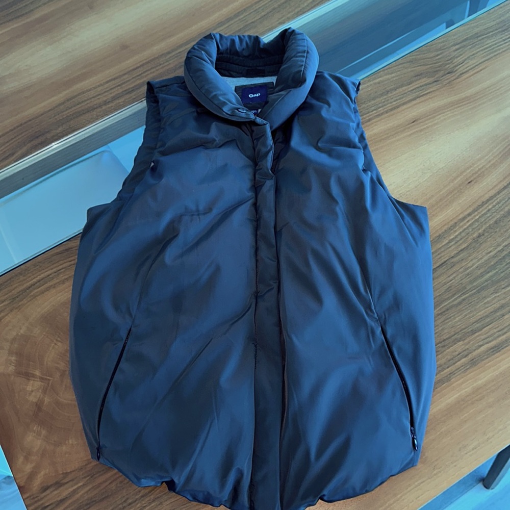 GAP PUFFER VEST SMALL
